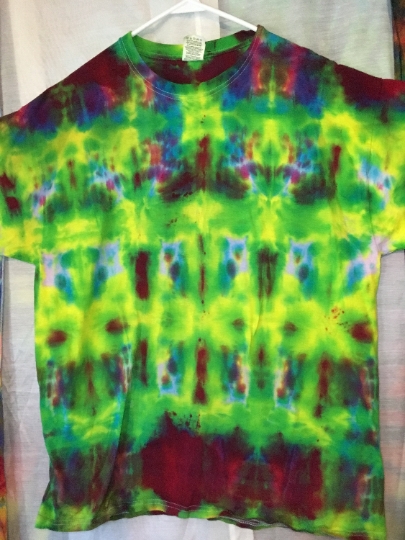 Tie Dye - Bright Green and Yellow Blurry Design with Alien Face! Tie Dyed T Shirt - Mens XL (46-48) Short Sleeve Fruit of the Loom. #213