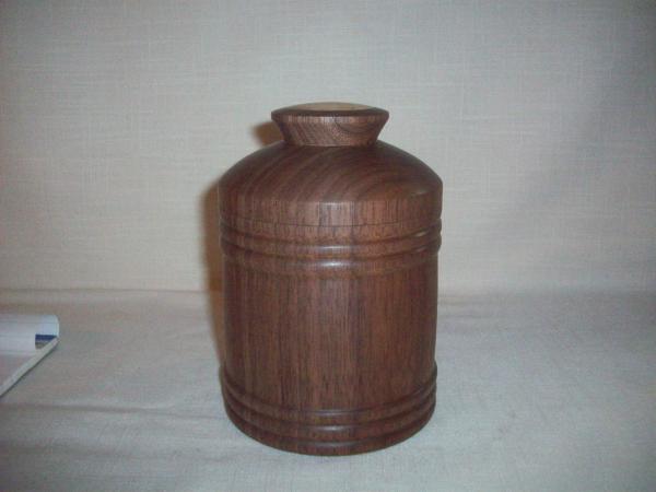 walnut box with maple inlay in lid picture