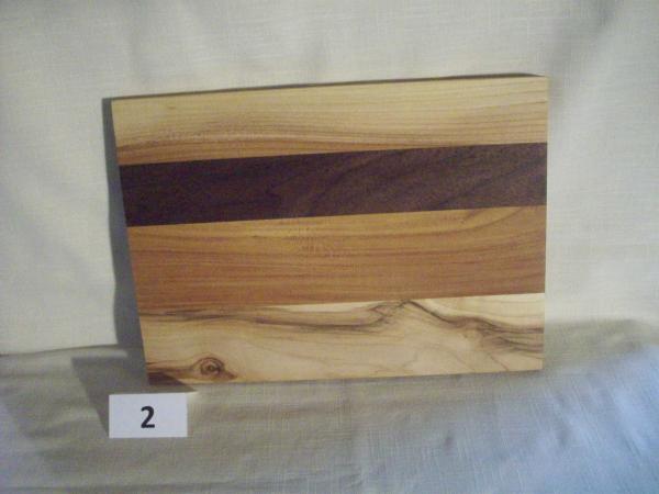 walnut/zelkova/maple cutting board picture