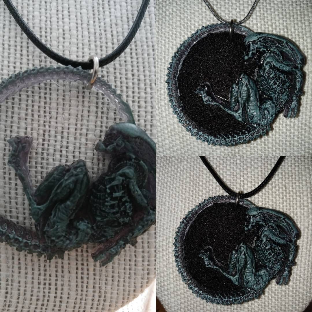 Xenomorph Alien - Aliens Endoparasitoid Extraterrestrial - Necklace Gothic Sci Fi Horror picture
