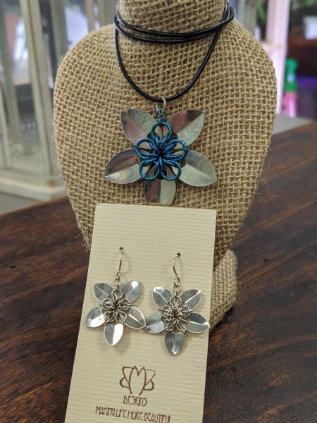Sterling and Niobium Flower necklace picture