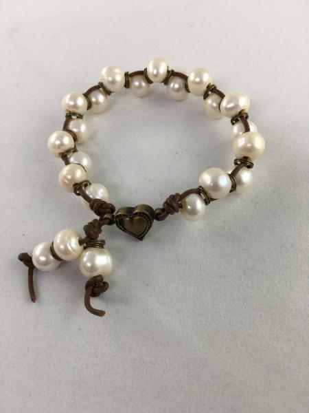 Cream Pearl Bracelet with Magnetic Heart Closure picture