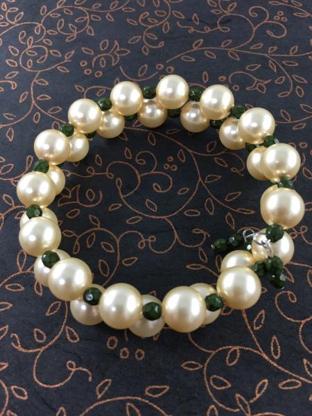 Swarovski Crystal Pearl and Dark Green Glass Memory Wire Bracelet picture