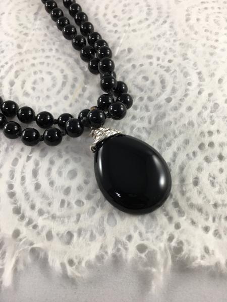 Polished Onyx Mala Necklace with Polished Onyx Pendant picture