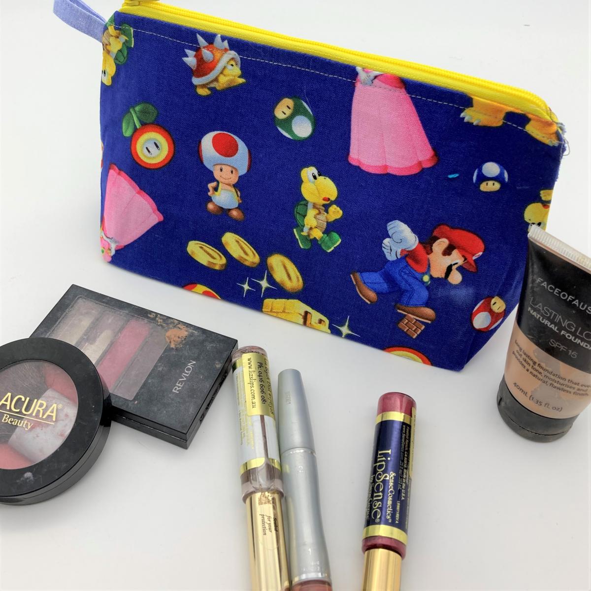 Computer Arcade and Tabletops Games Wide Bottomed Zipper Pouches Medium picture