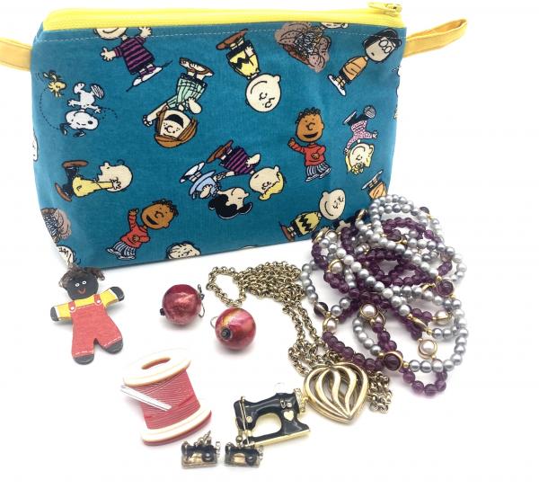 Cartoon and TV Show Wide Bottomed Zipper Pouches Medium picture