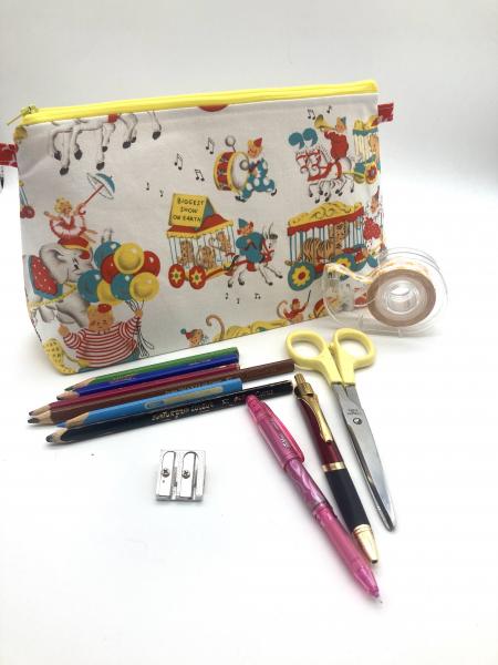 Retro and Childhood Wide Bottomed ZIpper Pouches Large picture