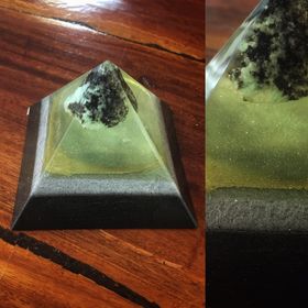 Crown Chakra Orgonite Pyramid picture