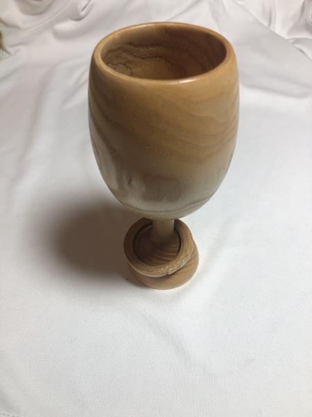 captive ring goblet.