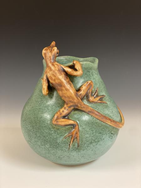 Lizard vase