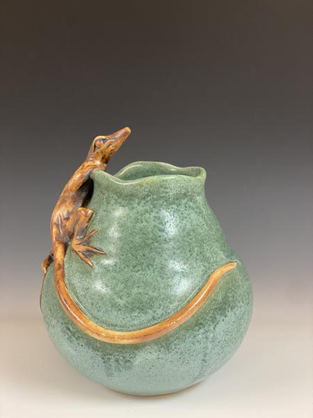 Lizard vase picture