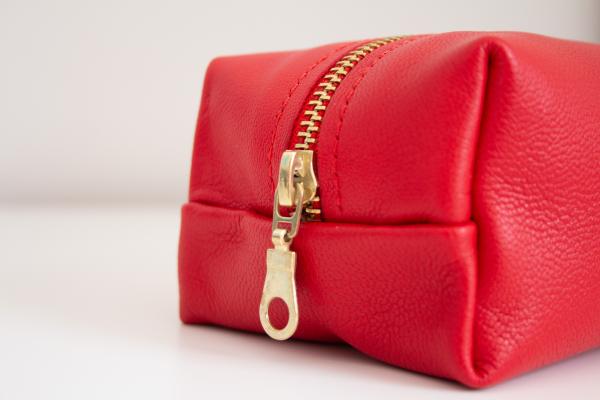 Handmade leather bag/pouch ("rouge") picture