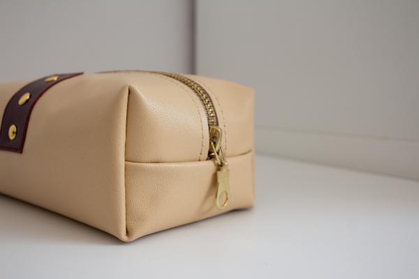Handmade leather bag/pouch ("beige et bordeaux") picture