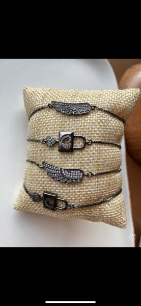 Angel wing bracelet picture