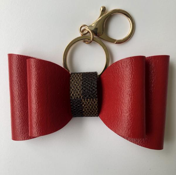 LV Bow repurposed Louis bag accessory picture