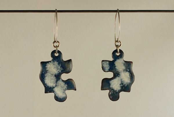 E255 Enamel Puzzle Clouds picture