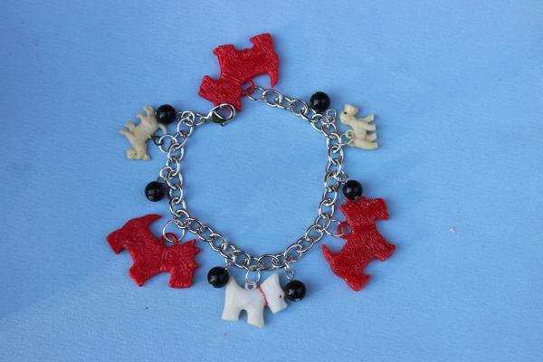 B326 Red & White Scottie Dogs