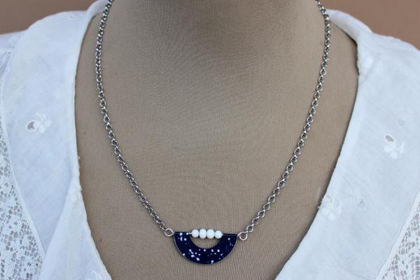 N500 Blue & White Tin Necklace picture