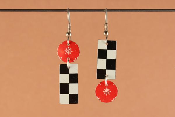 E419 Winner's Circle Tin Earrings picture