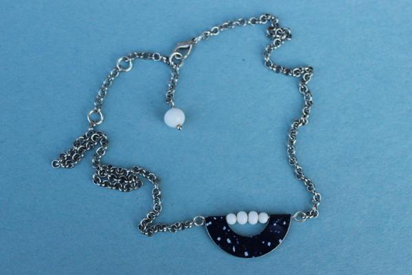 N500 Blue & White Tin Necklace picture