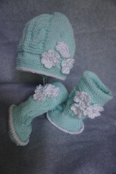 Newborn Hat and Booties Set picture