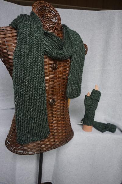 Hunter Green Fingerless Gloves and Scarf Set picture