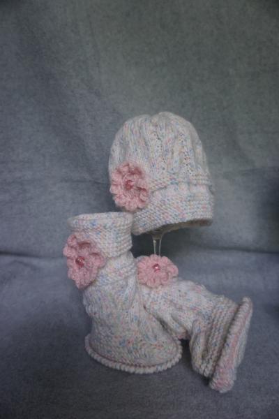 Newborn Hat and Booties Set picture