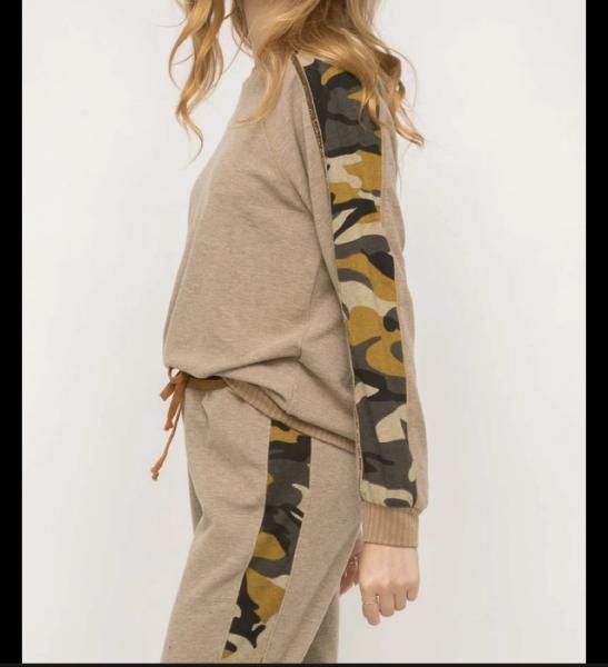 Mystree Taupe Camo Sweatshirt, Small picture