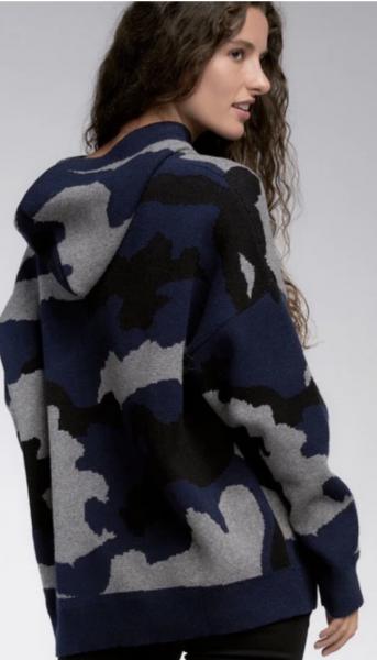 Elan Camo Oversized Hoodie Sweater , Medium