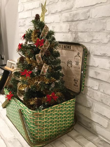 Large green vintage picnic basket with Christmas tree picture