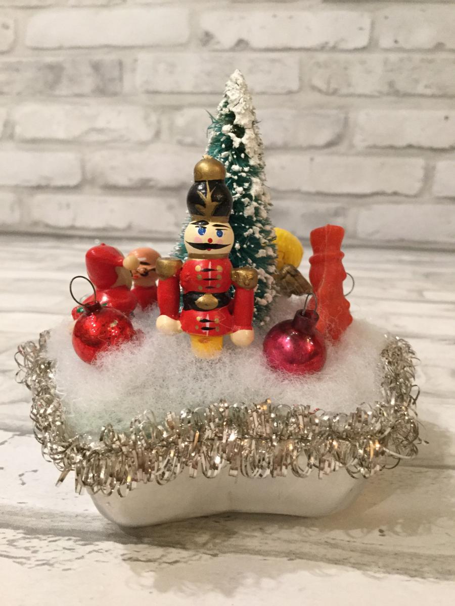 Antique star tin mold picture