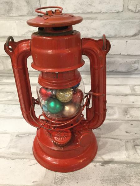 Red oil lamp picture