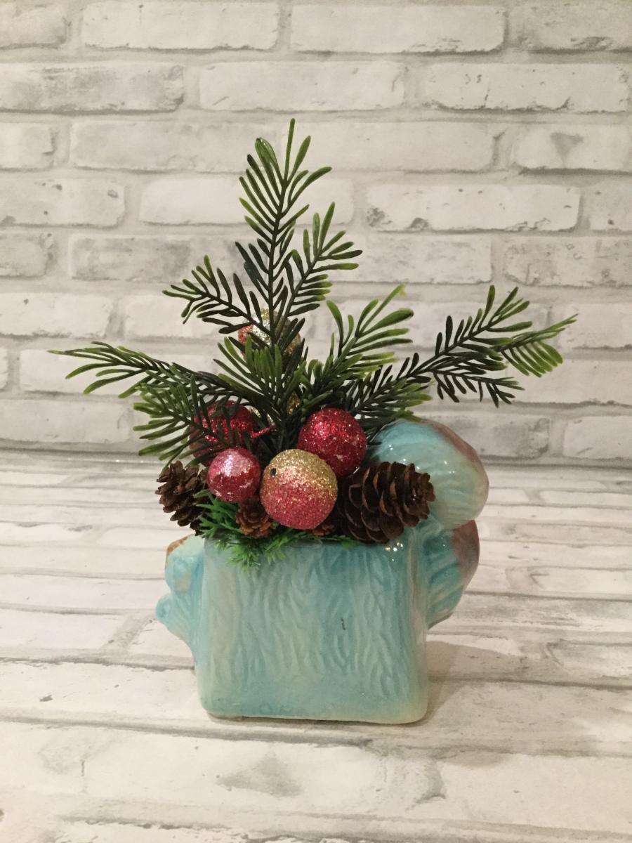 Squirrel planter picture