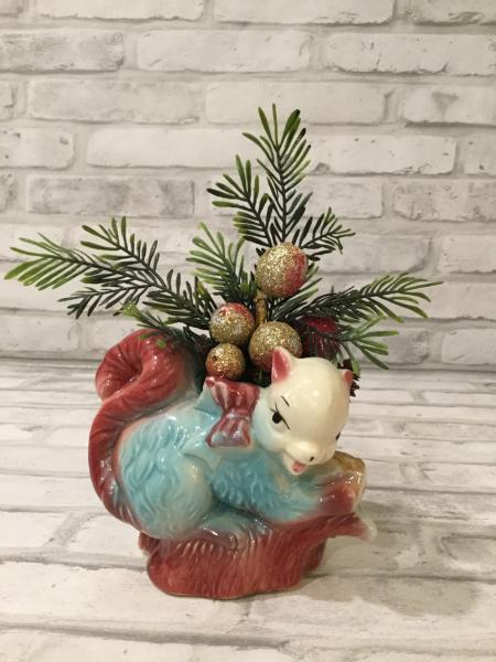 Squirrel planter picture