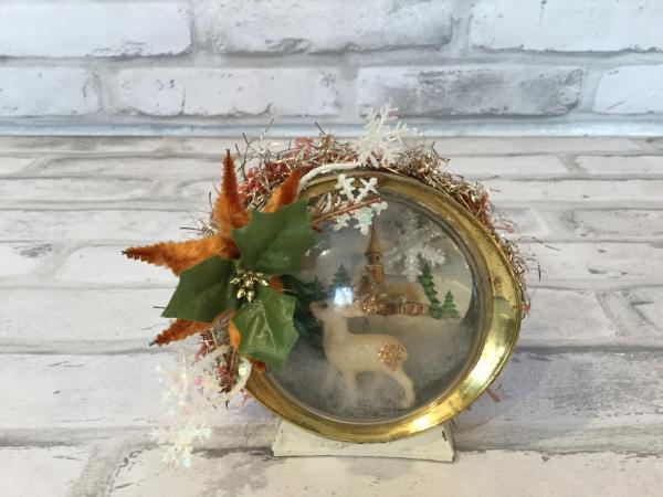 Oval cream small clock with deer picture