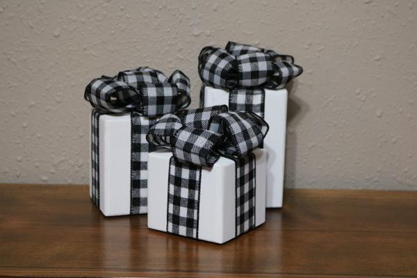 Set of 3 white presents with white/black bow (#103)