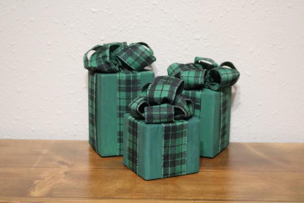 Set of 3 green Presents with bow (#102)