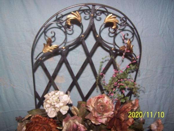 Metal Frame Wicker Basket Arrangement picture