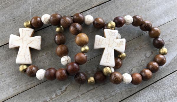 Wood and natural howlite bracelet set picture