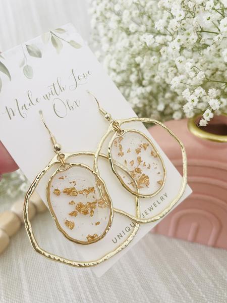 Golden flakes in resin earrings picture