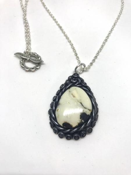 Howlite Gemstone Necklace picture