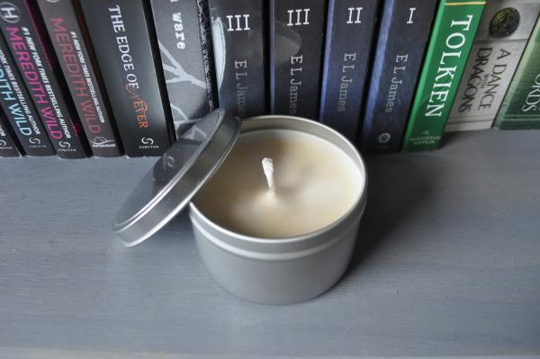 Warm Vanilla Caramel 6oz Tin Candle picture