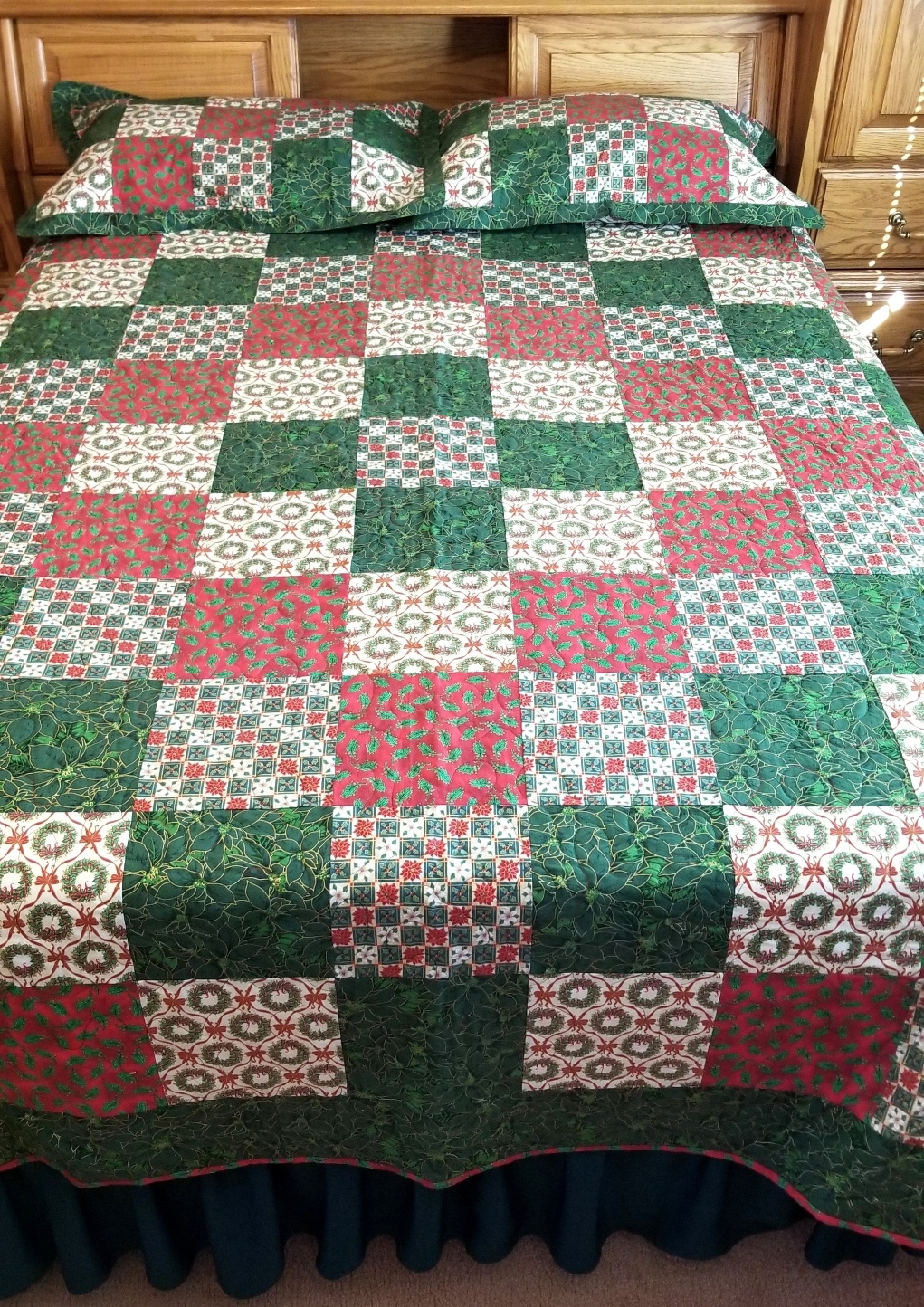 POINTSETTIA and HOLLY QUILT Christmas for Queen Size Bed Holiday Home Decor or Hunter's Lodge picture