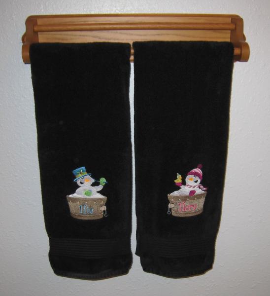 HIS and HERS Snowmen in a Tub 4 Piece Bath and Hand Towel Set picture