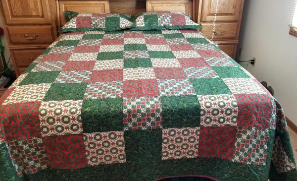 POINTSETTIA and HOLLY QUILT Christmas for Queen Size Bed Holiday Home Decor or Hunter's Lodge picture