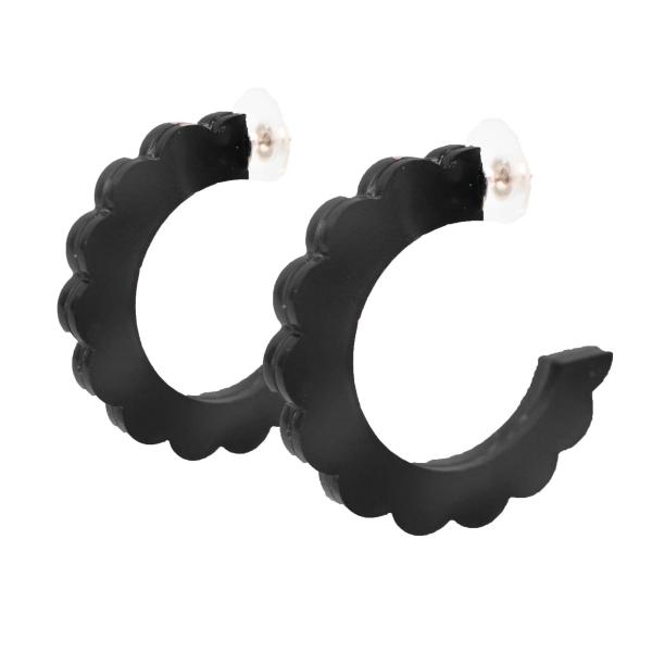 BLACK SCALLOPED HOOPS