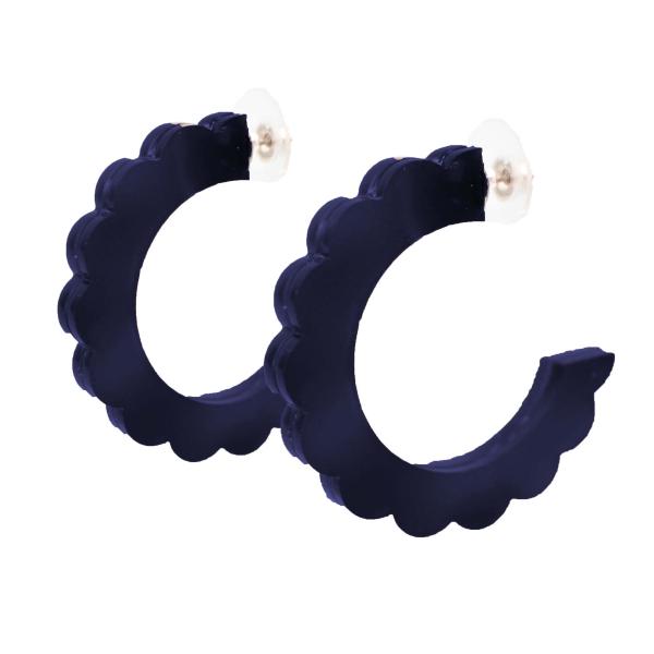 NAVY SCALLOPED HOOPS
