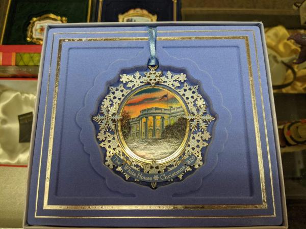 White House Christmas Ornament 2009 picture