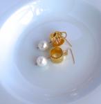 Gold drum and seashell pearls earring
