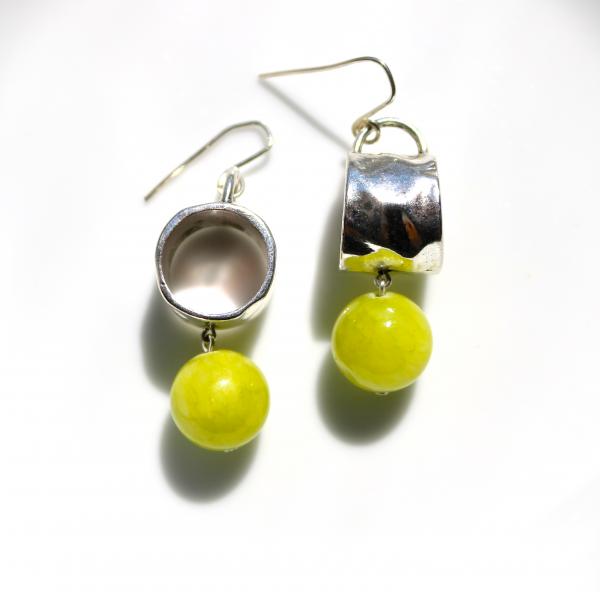 Silver Drum and green quartz earring